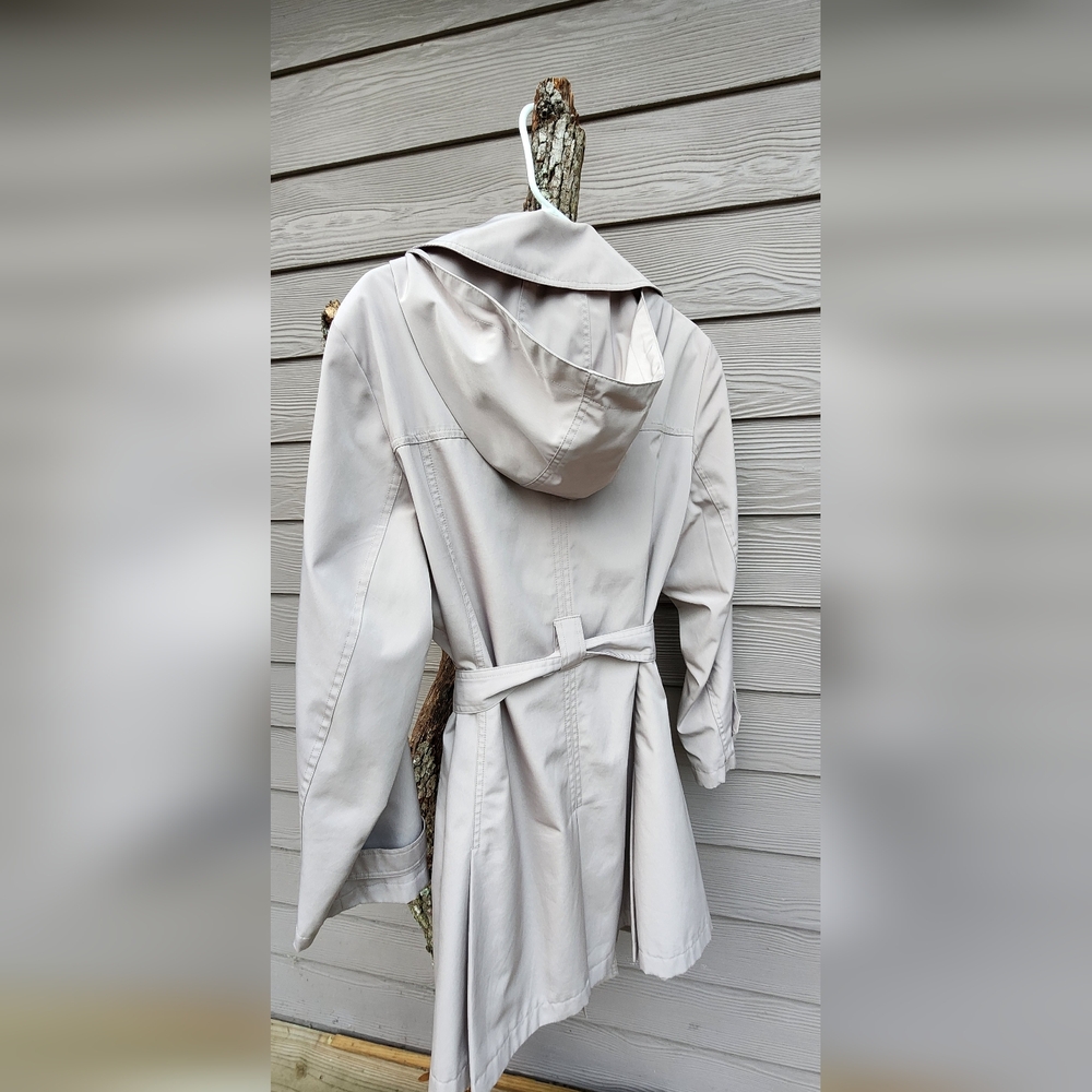 Women's Classic Cream Trench Coat - Picture 6 of 6
